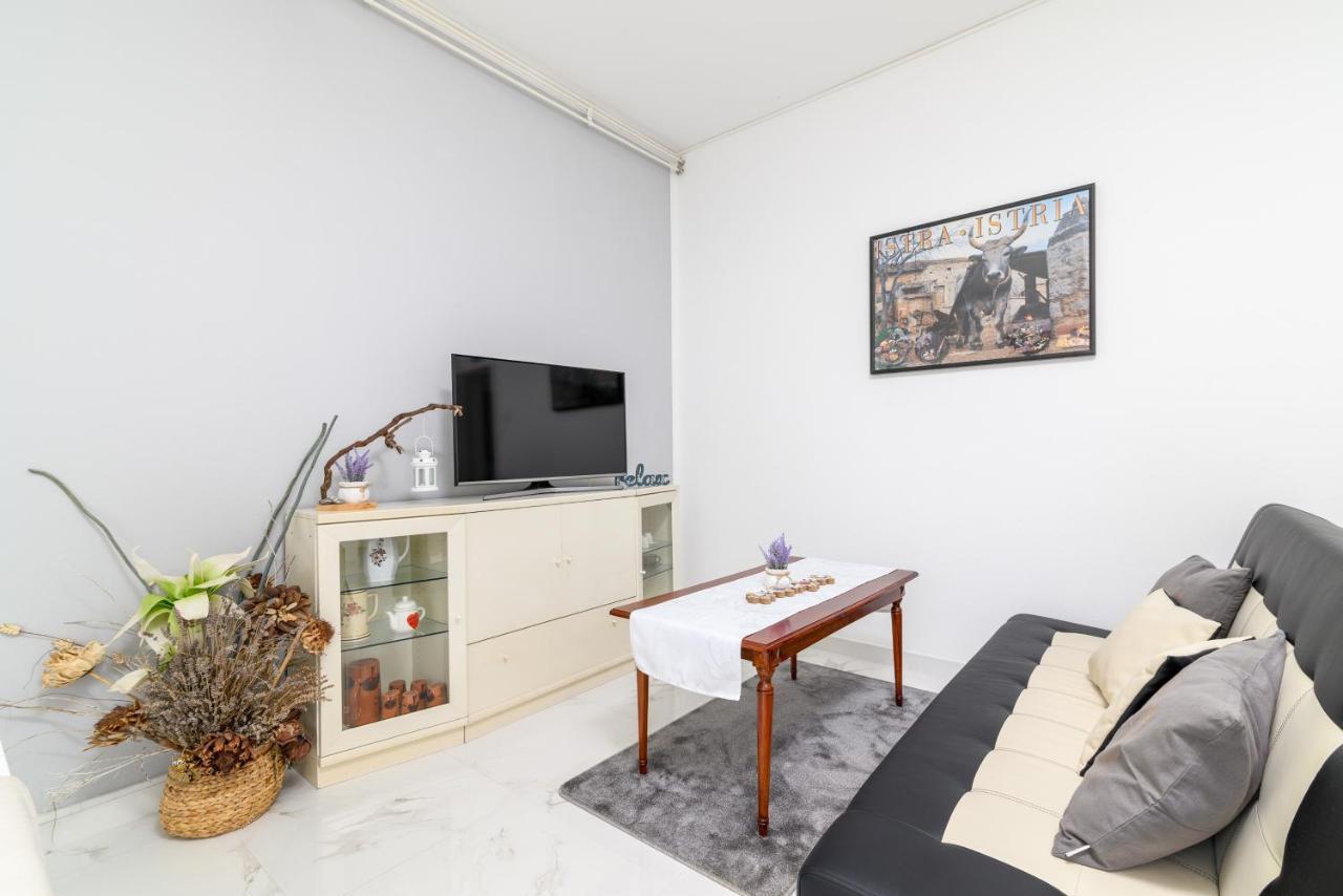 Apartments With A Parking Space Rovinj - 19088 Exterior photo