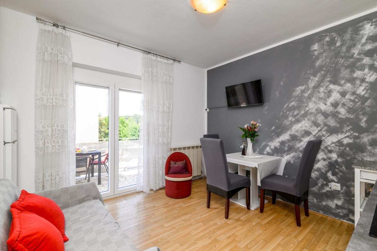 Apartments With A Parking Space Rovinj - 19088 Exterior photo
