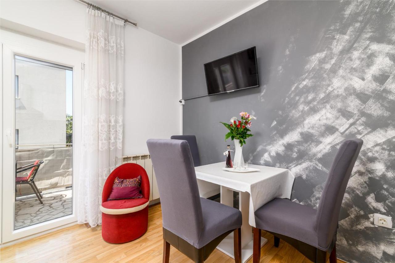 Apartments With A Parking Space Rovinj - 19088 Exterior photo