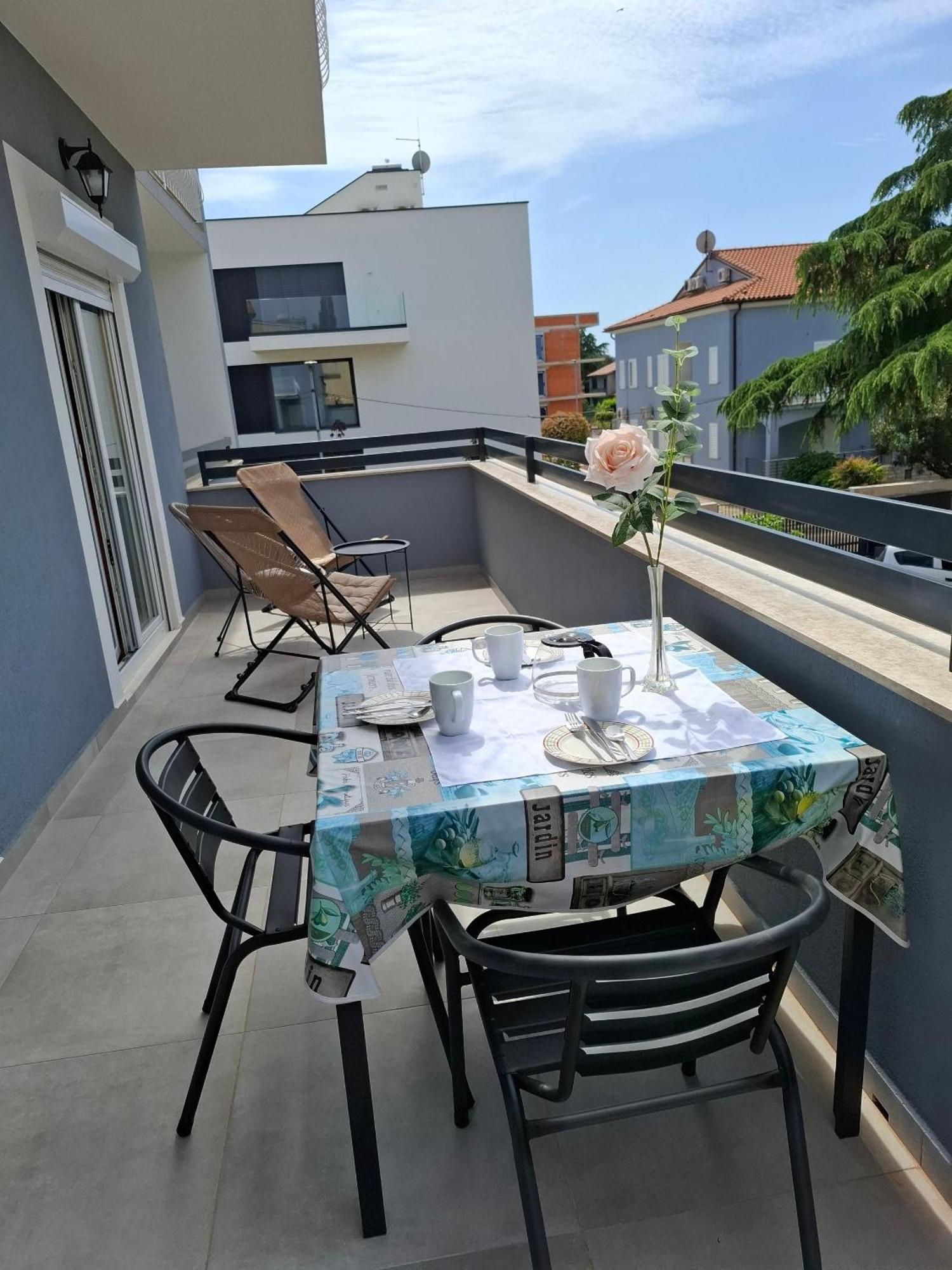 Apartments With A Parking Space Rovinj - 19088 Exterior photo